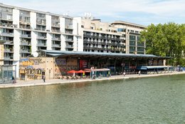 19th-arrondissement;-Bassin-de-la-Villette;-Cinema;-Culture;-Cyclist;-France;-Île-de-France-region;-Kaleidos;-Kaleidos-images;-La-parole-à-limage;-Leisure;-MK2;-Mural;-Neighbourhood-life;-Parasols;-Paris;-Parisian-heritage;-Pedestrians;-River-shuttle;-Stories-Pictures;-Summer-2026;-Tarek-Charara;-Terrace